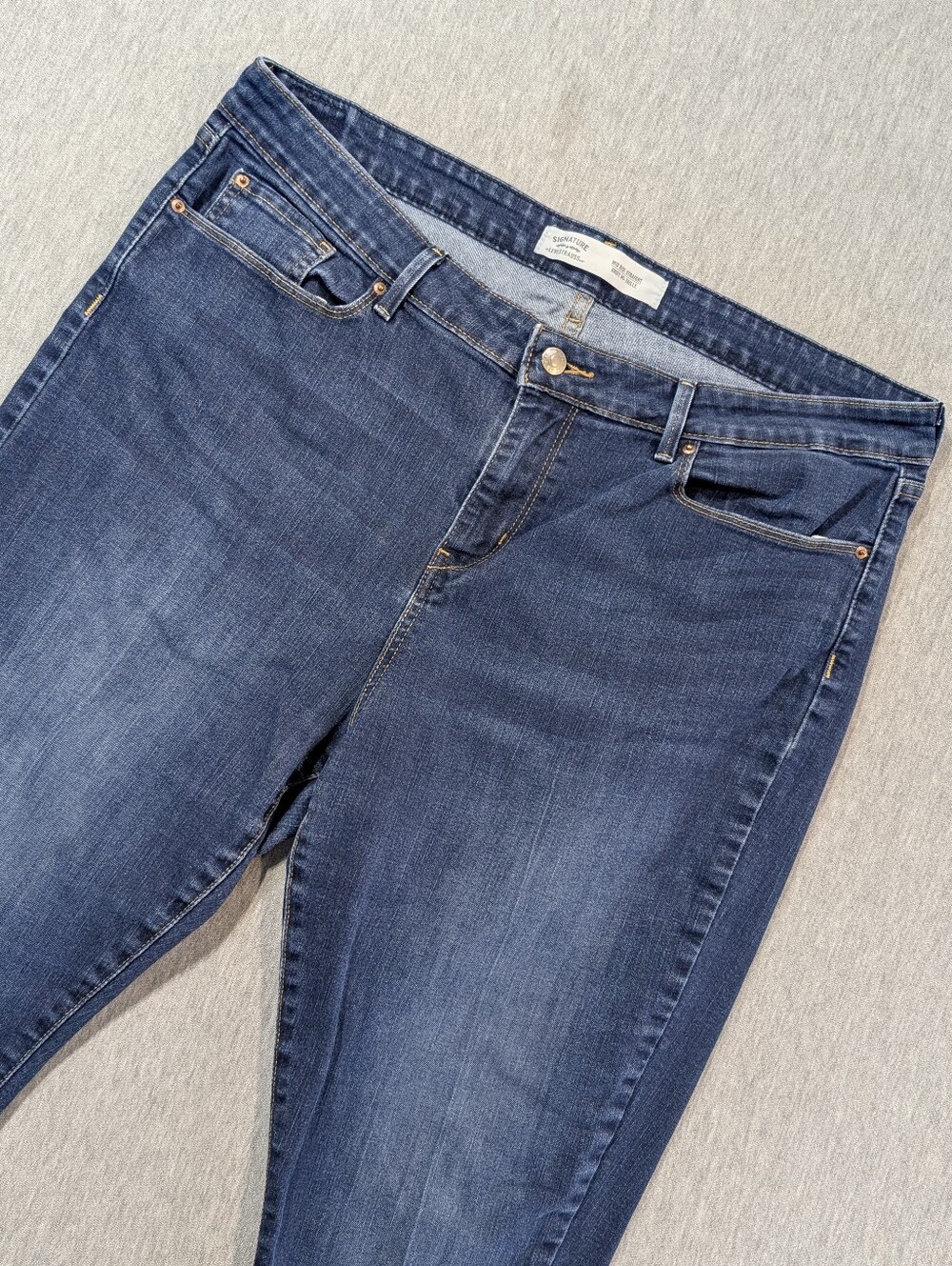 Signature Levi Strauss Mid Rise Straight Jeans Women's 34 X 32 Blue
